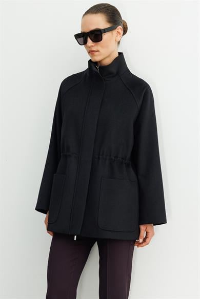 Dik Yaka Fermuarlı Kaban