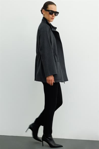 Dik Yaka Fermuarlı Kaban