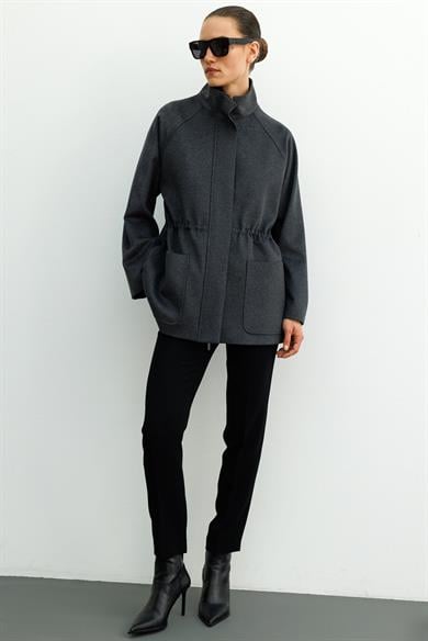 Dik Yaka Fermuarlı Kaban