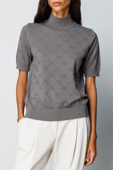 Dik Yaka Jakarlı Yarım Kol Triko