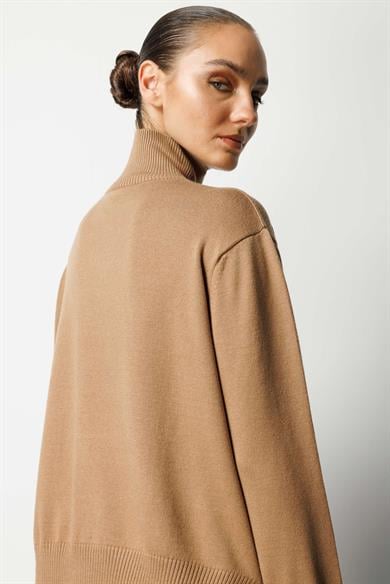 Dik Yaka Oversize Triko