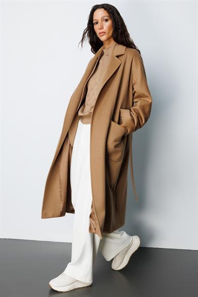 Dıştan Cepli Kemerli Manto