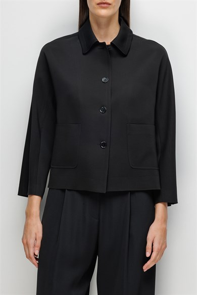 Dıştan Cepli Kısa Ceket