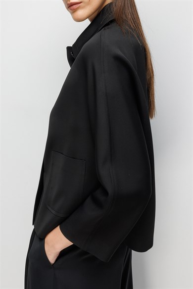 Dıştan Cepli Kısa Ceket