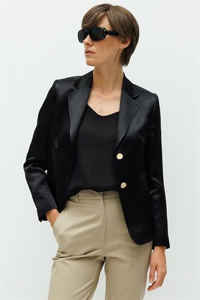 Dıştan Cepli Metal Düğmeli Ceket