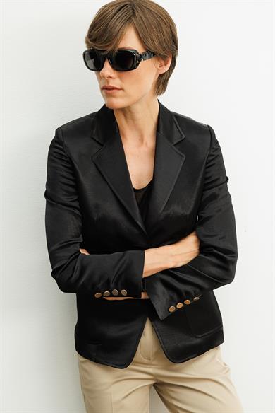 Dıştan Cepli Metal Düğmeli Ceket