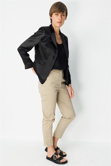 Dıştan Cepli Metal Düğmeli Ceket