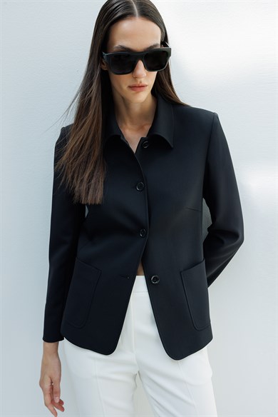 Dıştan Cepli Kısa Ceket