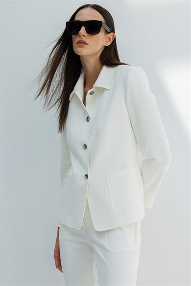 Dıştan Cepli Kısa Ceket