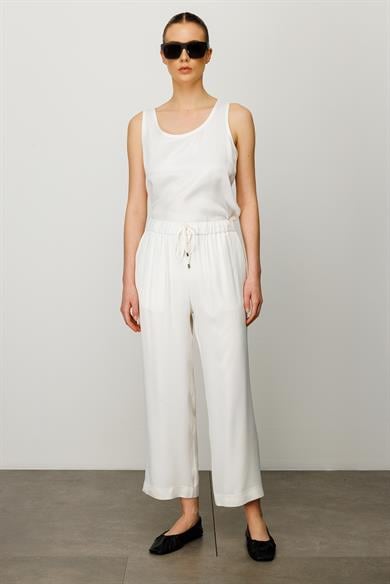 Elastan Kemerli Bol Kesim Kısa Pantolon