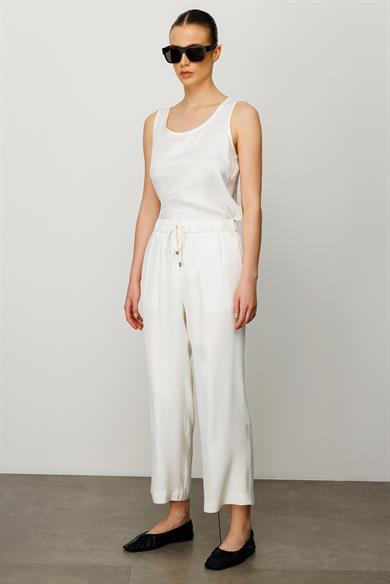 Elastan Kemerli Bol Kesim Kısa Pantolon