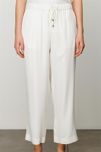 Elastan Kemerli Bol Kesim Kısa Pantolon