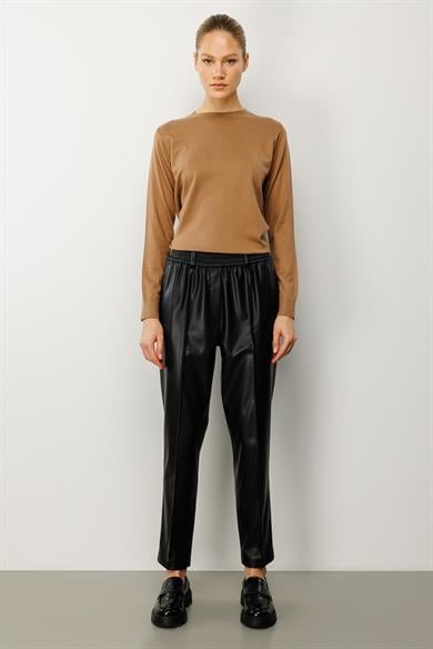Elastan Kemerli Önden Dikişli Deri Pantolon