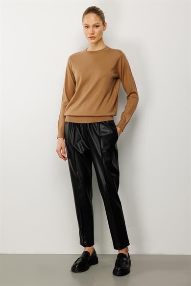 Elastan Kemerli Önden Dikişli Deri Pantolon