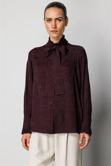 Fularlı Jakarlı Bluz