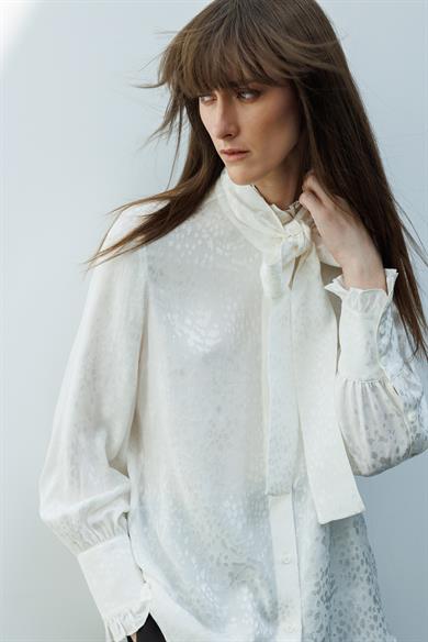 Fularlı Jakarlı Bluz