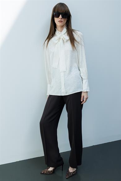 Fularlı Jakarlı Bluz