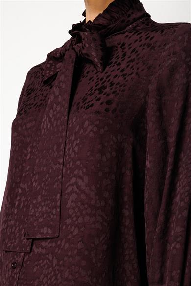 Fularlı Jakarlı Bluz