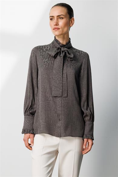 Fularlı Jakarlı Bluz