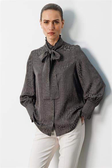 Fularlı Jakarlı Bluz