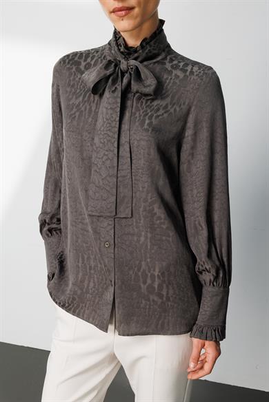 Fularlı Jakarlı Bluz