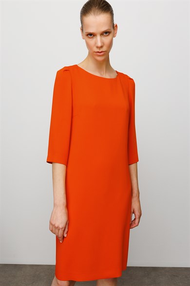 Kayık Yaka Truvakar Kol Elbise