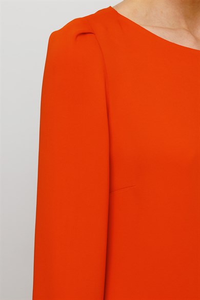 Kayık Yaka Truvakar Kol Elbise