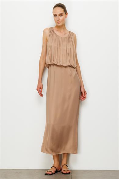 Kolsuz Drapeli Uzun Elbise