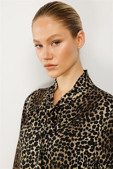 Leopar Fularlı Bluz