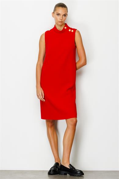 Metal Düğmeli Dik Yaka Kolsuz Elbise