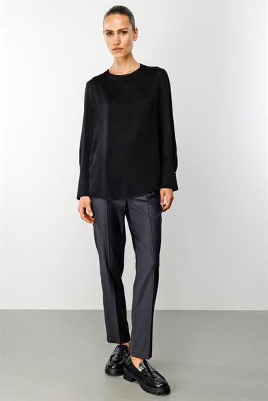 O Yaka Düğmeli Bluz