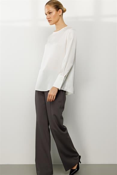 O Yaka Düğmeli Bluz