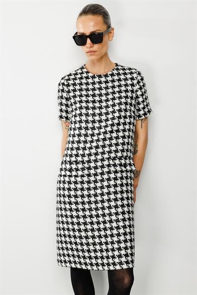 O Yaka Kazayağı Elbise