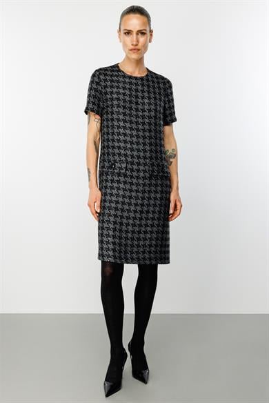 O Yaka Kazayağı Elbise