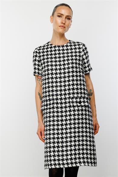 O Yaka Kazayağı Elbise