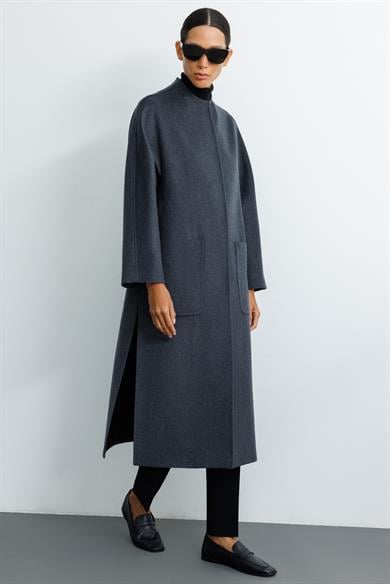 O Yaka Yırtmaçlı Uzun Manto