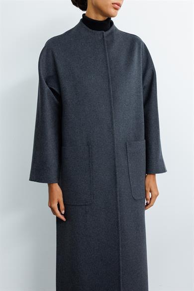 O Yaka Yırtmaçlı Uzun Manto