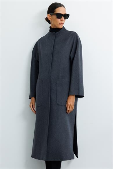 O Yaka Yırtmaçlı Uzun Manto