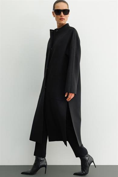 O Yaka Yırtmaçlı Uzun Manto