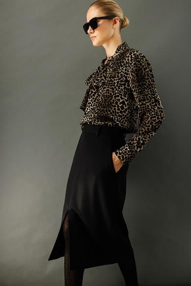 Önden Yırtmaçlı Cepli Yün Etek