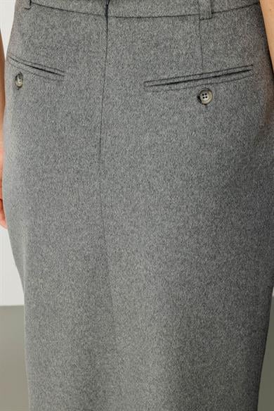 Önden Yırtmaçlı Cepli Yün Etek