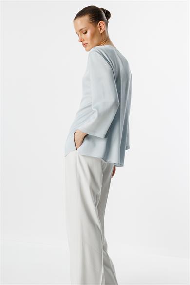 Örme Yaka Yırtmaçlı Bluz