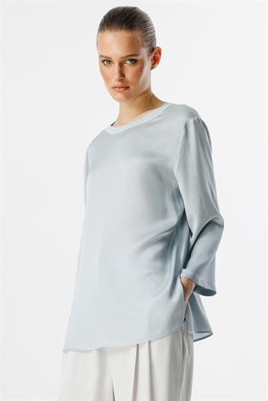 Örme Yaka Yırtmaçlı Bluz