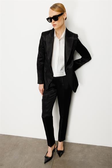 Tek Düğme Yırtmaçlı Ceket