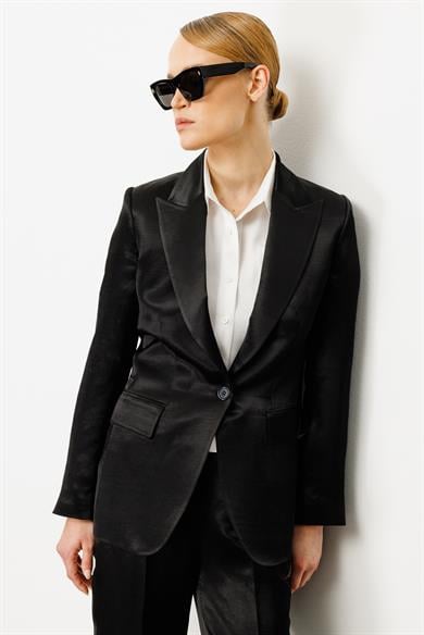 Tek Düğme Yırtmaçlı Ceket