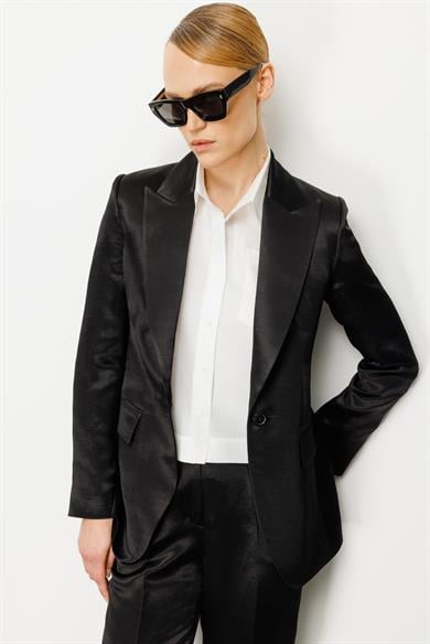 Tek Düğme Yırtmaçlı Ceket