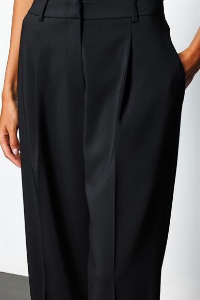 Tek Pile Bol Kesim Pantolon