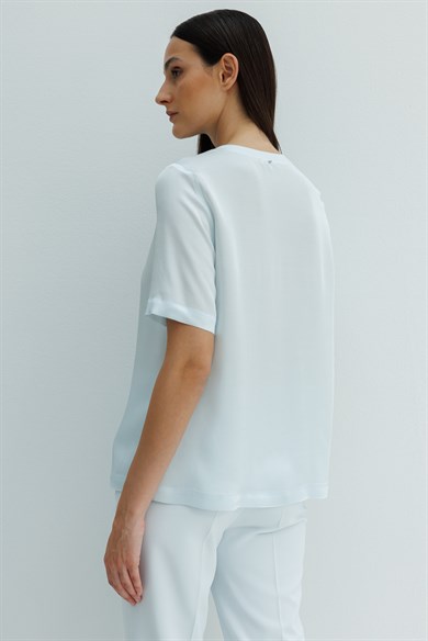 Yakası Trikolu Yarım Kol Bluz