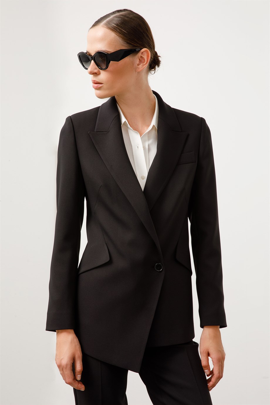 Asimetrik Yırtmaçlı Ceket