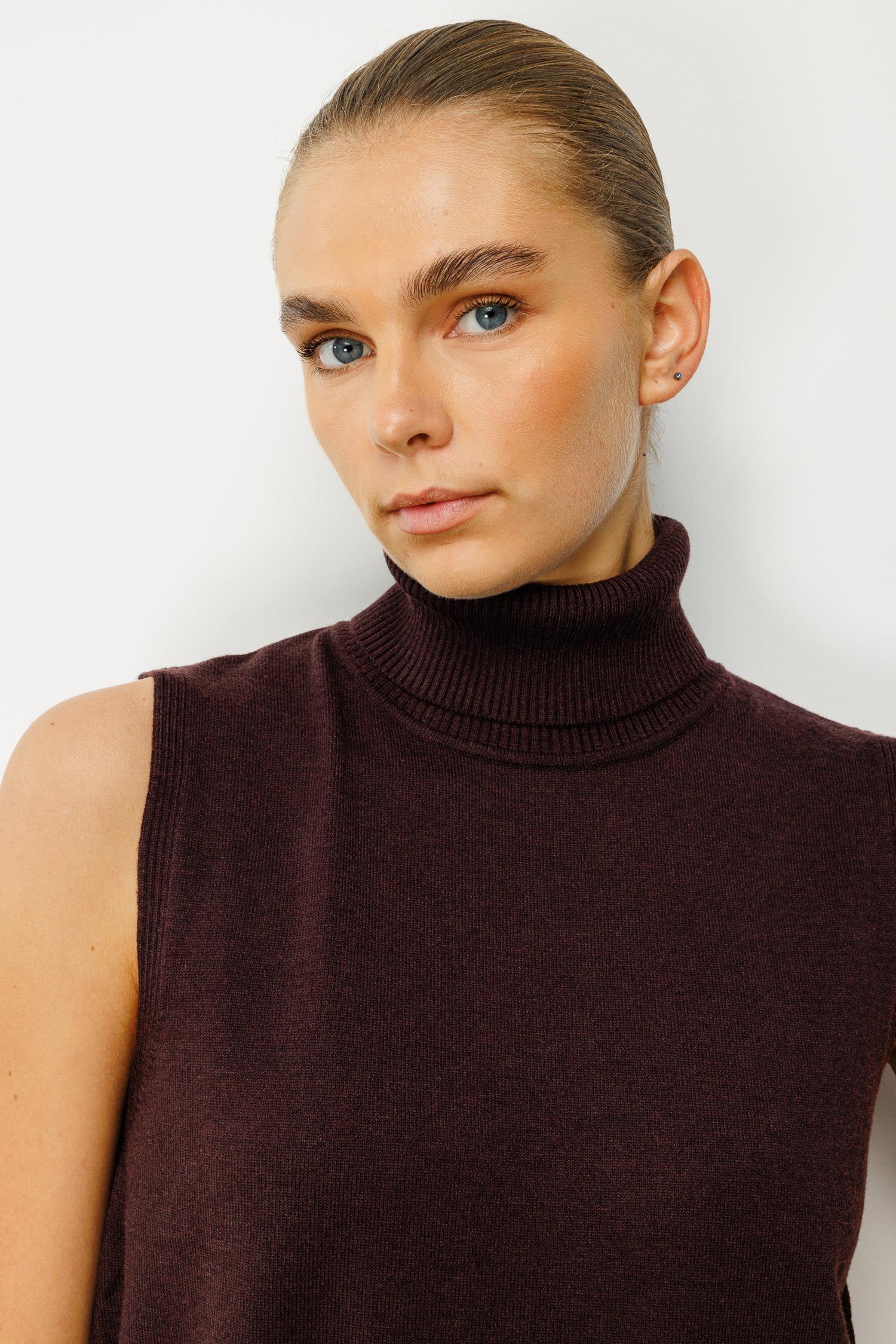 Balıkçı Yaka Kolsuz Triko